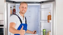 Waarom koelt de koelkast slecht: controleer dit onderdeel voordat u een monteur belt